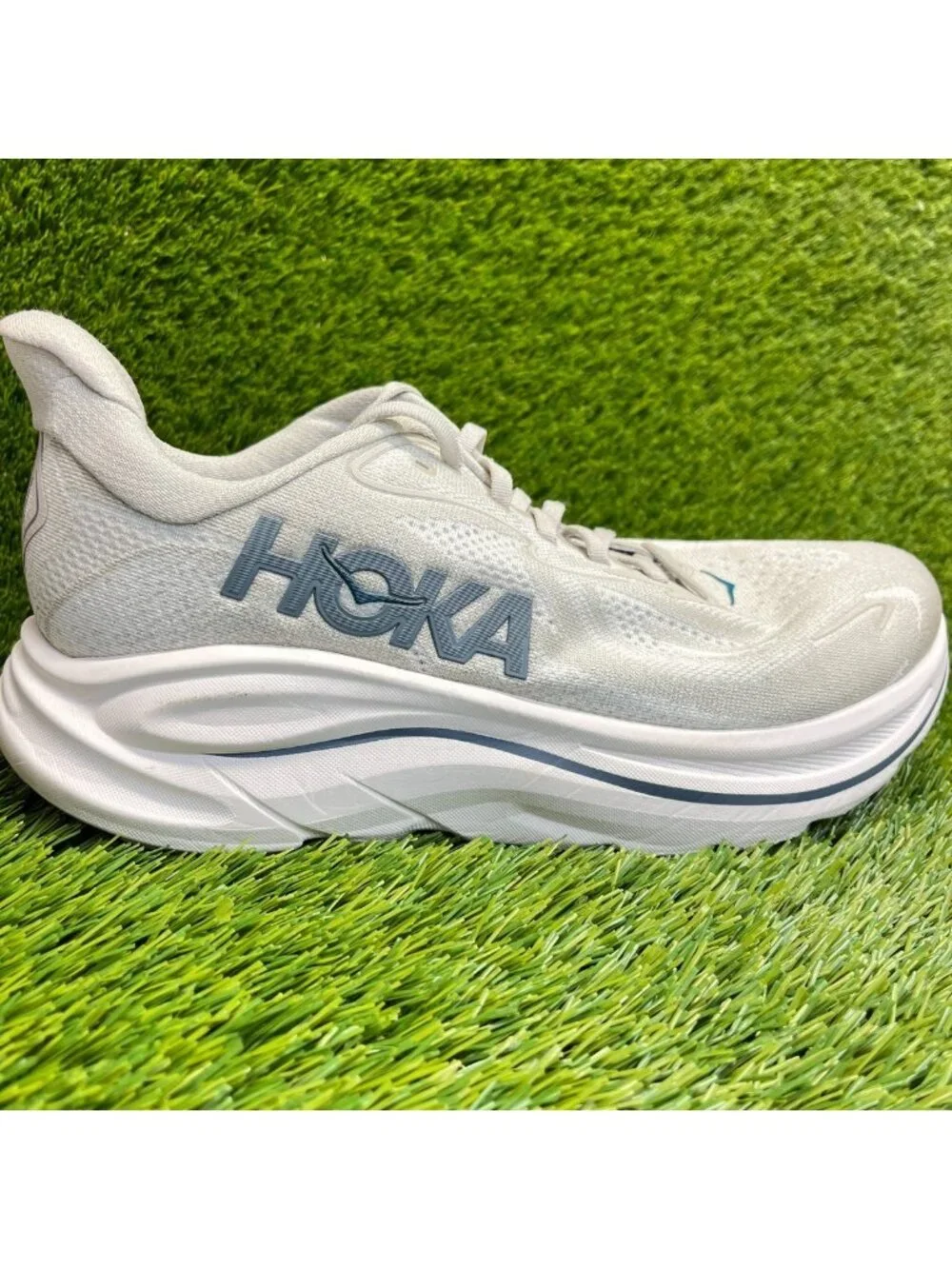 Hoka One One Clifton 10 Mens Size 10 Gray Beige Athletic Running Shoes Sneakers